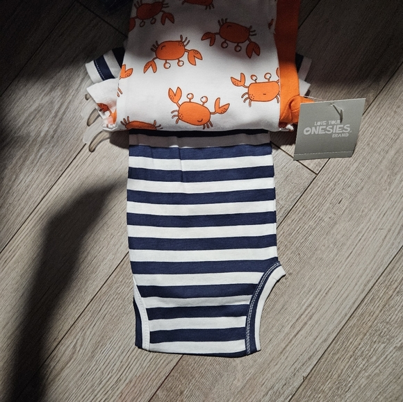 2 sets of 3 onsies 0-3 - Picture 5 of 6